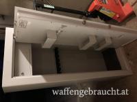 200 Kg Waffenschrank für 7 LW top Zustand 