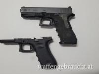 Glock 17 Gen 3 mit zusätzlichem Griffstück, Trijicon HD Sights, ZevTech MagTrichter, etc.