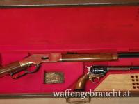 Winchester 1866 und Colt SAA in Jubiläumskassette Justin Boot Comp. Fort Worth Texas