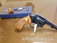 Smith & Wesson 13-1 im Kaliber .357 Magnum mit 10cm Lauflänge, zweitem Griffstück und Originalbox