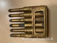 6,5x52 Carcano Kurzbahnpatronen in Laderahmen